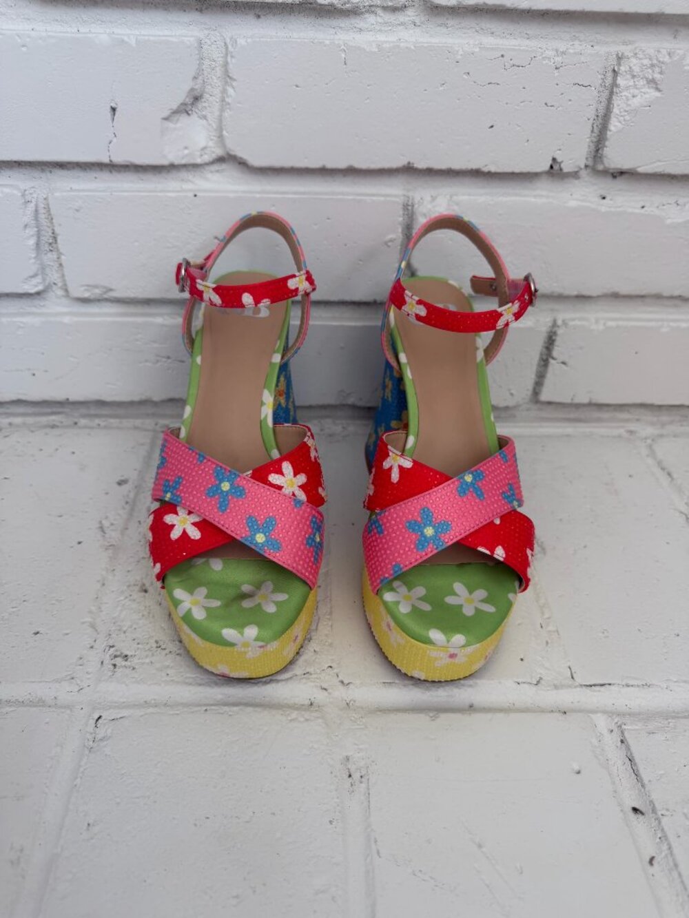 Gianni Bini Multicolor Daisy Platform Sandals Beaded Texture